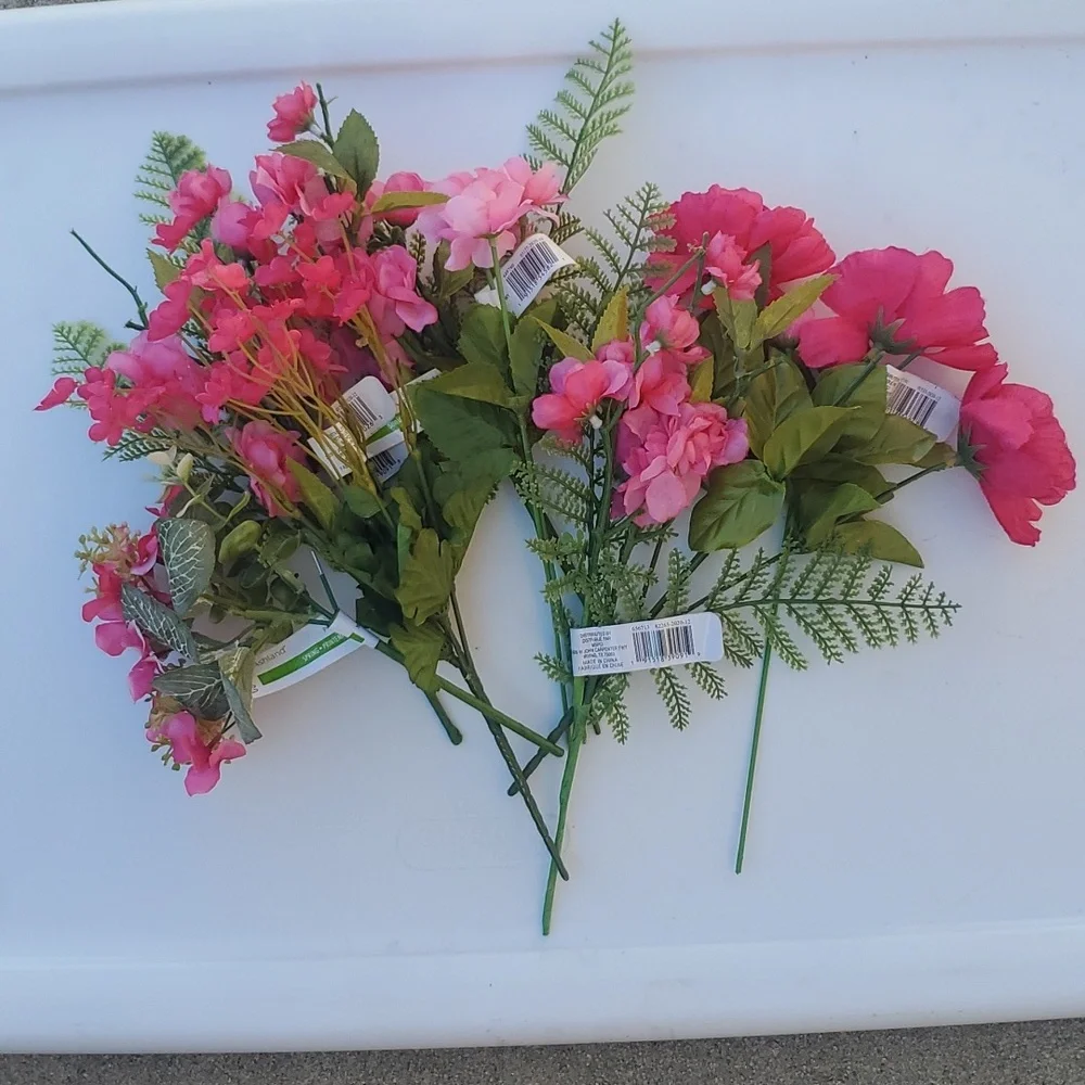 ASSORTED BUNDLE OF PINK FAUX FLOWERS